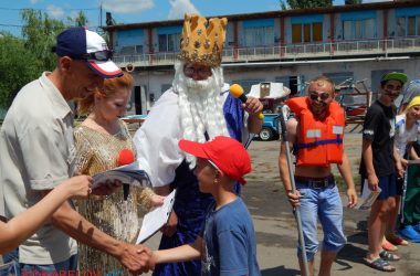 Разливали "пойло", наказали тренеров... Нептун заглянул в яхт-клуб Корабельного района (ВИДЕО) | Корабелов.ИНФО image 11