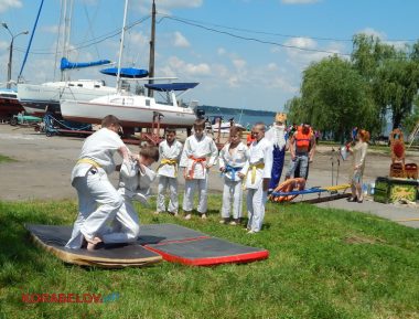 Разливали "пойло", наказали тренеров... Нептун заглянул в яхт-клуб Корабельного района (ВИДЕО) | Корабелов.ИНФО image 19