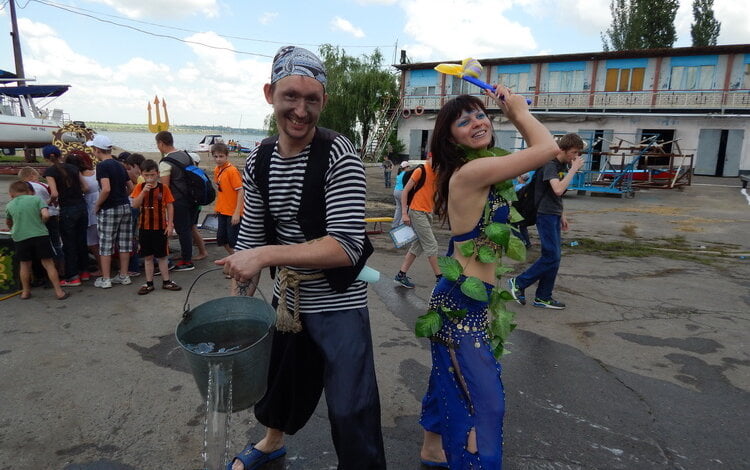 Разливали "пойло", наказали тренеров... Нептун заглянул в яхт-клуб Корабельного района (ВИДЕО) | Корабелов.ИНФО image 20