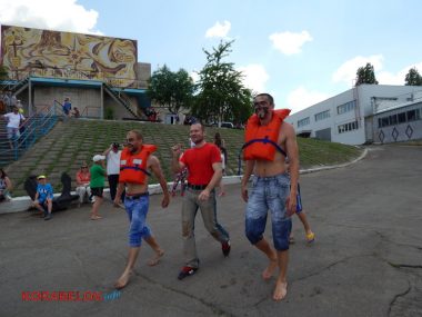 Разливали "пойло", наказали тренеров... Нептун заглянул в яхт-клуб Корабельного района (ВИДЕО) | Корабелов.ИНФО image 21