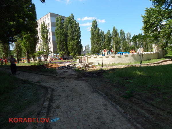 Из-за прорвавшей водопроводной трубы пришлось разрушить одну из башен «Сказки» в Корабельном районе (видео) | Корабелов.ИНФО image 9