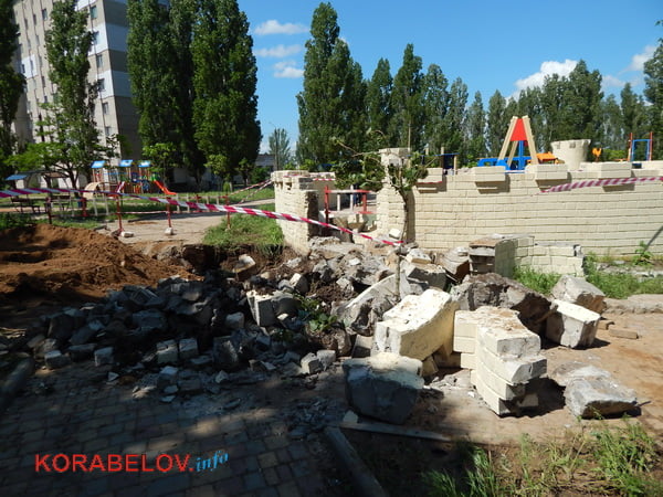 Из-за прорвавшей водопроводной трубы пришлось разрушить одну из башен «Сказки» в Корабельном районе (видео) | Корабелов.ИНФО image 8