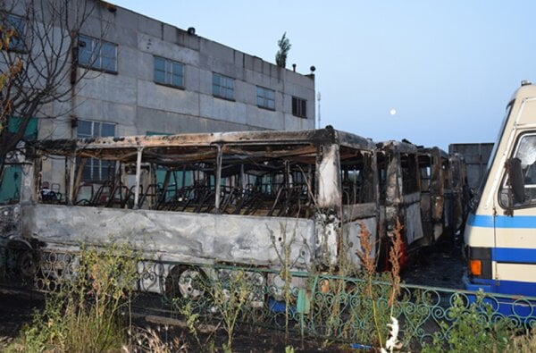 Видео поджога "одесских" автобусов в Николаеве | Корабелов.ИНФО