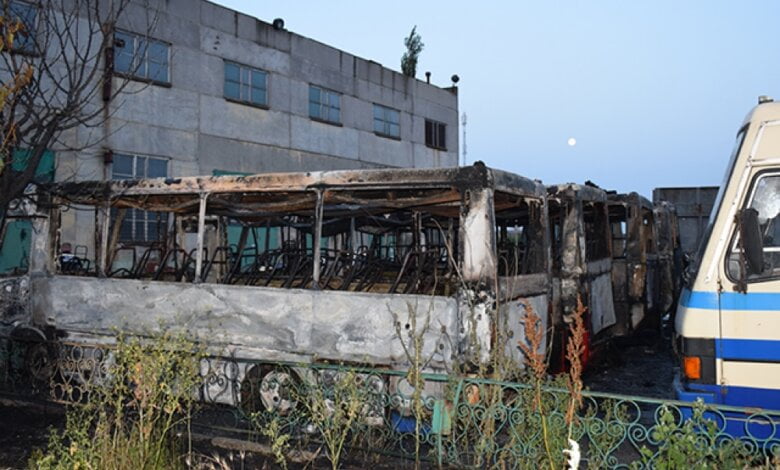 Видео поджога "одесских" автобусов в Николаеве | Корабелов.ИНФО