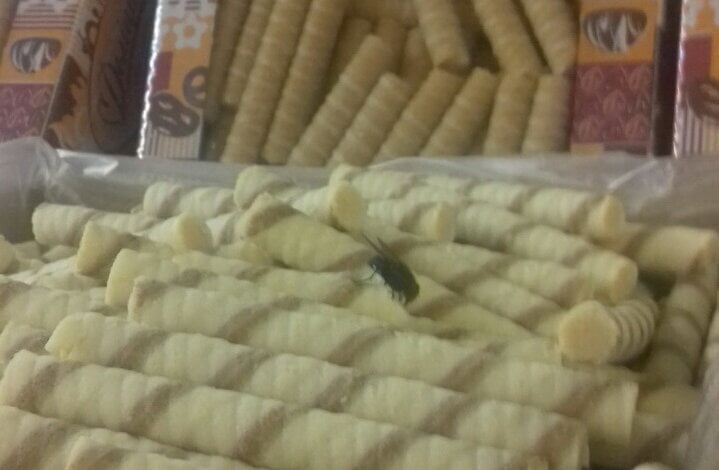 "Мухи на печеньках - это норма?" - посетитель супермаркета в Корабельном районе Николаева | Корабелов.ИНФО