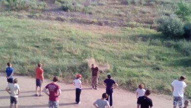 В лагерь на Русской косе, где отдыхают дети АТОшников, явились неизвестные и требуют, чтобы дети и взрослые покинули базу | Корабелов.ИНФО