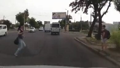 ВИДЕО с авторегистратора автомобиля, сбившего женщину в Корабельном районе | Корабелов.ИНФО image 1