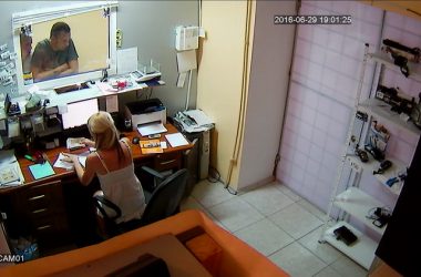 "Смотрите на них". Фото фигурантов кражи в одном из ломбардов Корабельного района | Корабелов.ИНФО image 3