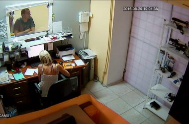 "Смотрите на них". Фото фигурантов кражи в одном из ломбардов Корабельного района | Корабелов.ИНФО image 4