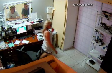 "Смотрите на них". Фото фигурантов кражи в одном из ломбардов Корабельного района | Корабелов.ИНФО image 9