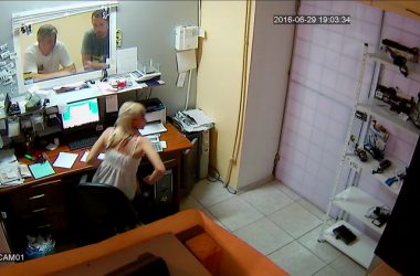 "Смотрите на них". Фото фигурантов кражи в одном из ломбардов Корабельного района | Корабелов.ИНФО image 12