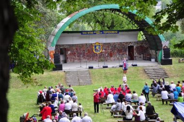 На святі замку, музики та пісні… «Забави у княжому місті» прикрасили своїм співом і «Вітовчани» з Корабельного (ВІДЕО) | Корабелов.ИНФО image 6