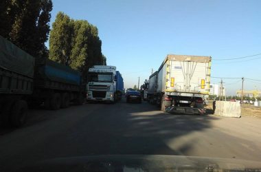 «Мы способны обеспечить стоянку грузовиков в достаточном количестве». Администрация СМП «Октябрьск» - об обработке зерновозов | Корабелов.ИНФО image 1