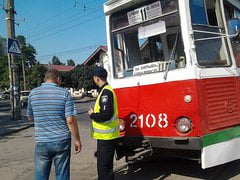 В центре Николаева "фура" въехала в трамвай – две женщины госпитализированы | Корабелов.ИНФО image 2