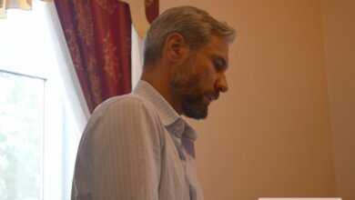 "Жираф должен жить на свободе в Африке, а не в клетке в Николаеве". Депутаты не дали денег на мостик в жирафнике | Корабелов.ИНФО