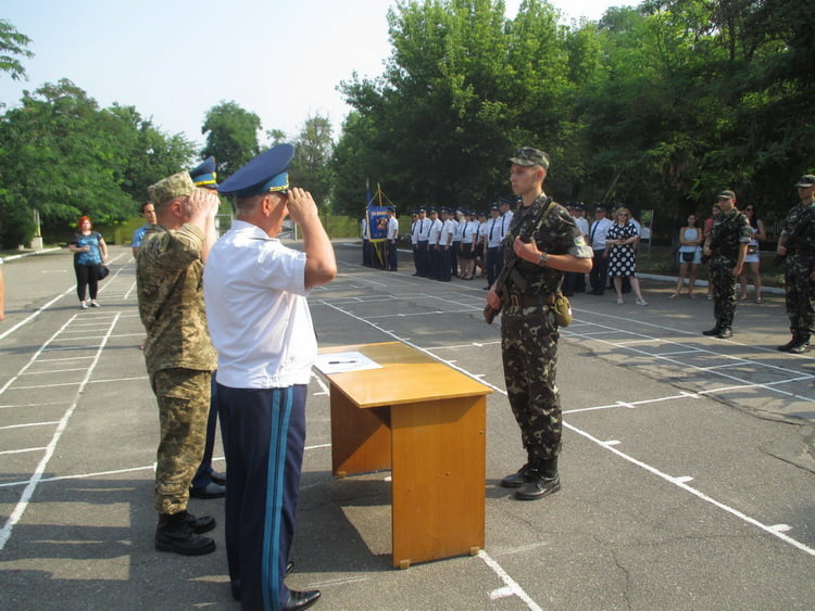 В Николаеве присягнули на верность Родине будущие офицеры запаса, учившиеся летать на базе аэродрома в Кульбакино | Корабелов.ИНФО image 3