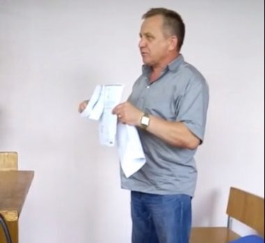 ВИДЕО нападок на журналиста в суде предоставил житель Корабельного района, муж хулиганки | Корабелов.ИНФО image 4