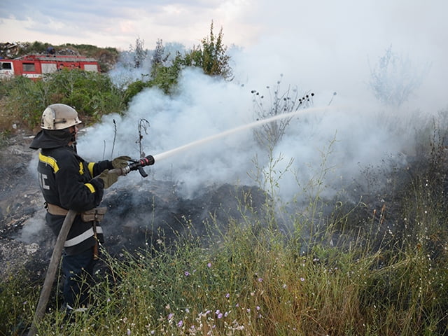 Третий раз с начала лета горит свалка в Витовском районе под Николаевом (видео) | Корабелов.ИНФО image 5