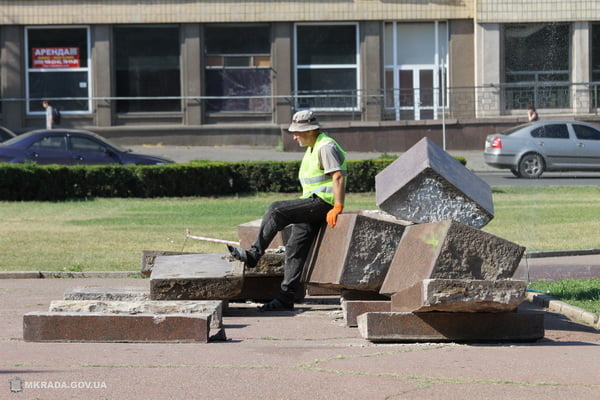 В Николаеве демонтируют постамент памятника Ленину | Корабелов.ИНФО image 5