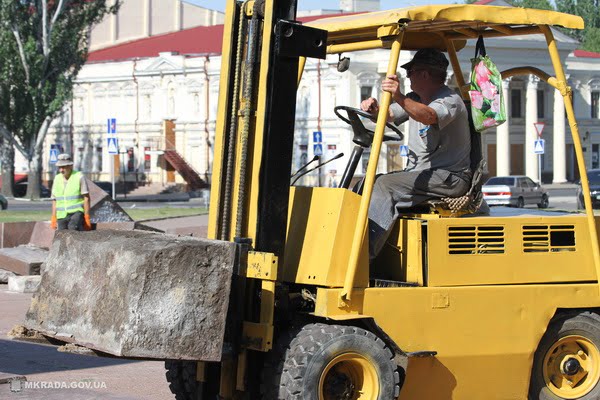 В Николаеве демонтируют постамент памятника Ленину | Корабелов.ИНФО image 6