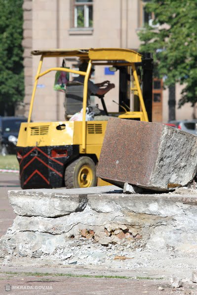 В Николаеве демонтируют постамент памятника Ленину | Корабелов.ИНФО image 10