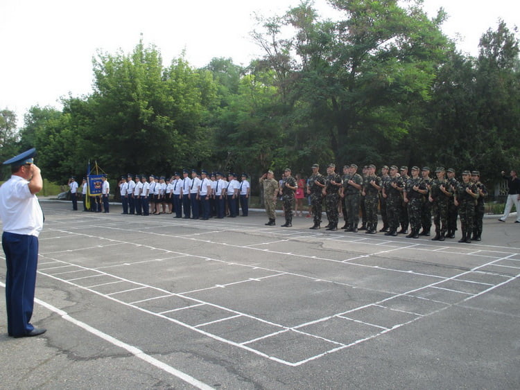 В Николаеве присягнули на верность Родине будущие офицеры запаса, учившиеся летать на базе аэродрома в Кульбакино | Корабелов.ИНФО image 7