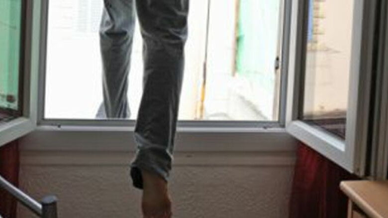 Попытка самоубийства в Корабельном районе: мужчина выбросился из окна «пятиэтажки» | Корабелов.ИНФО