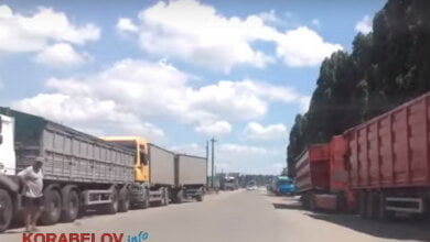 Зерновозы заполонили дороги в Корабельном. Люди собираются перекрывать дорогу (Видео) | Корабелов.ИНФО