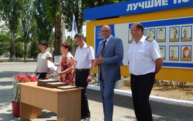 «Мы – одна семья». Сотрудников ГП «СМП «Октябрьск» поздравили с профессиональным праздником (ВИДЕО) | Корабелов.ИНФО image 5