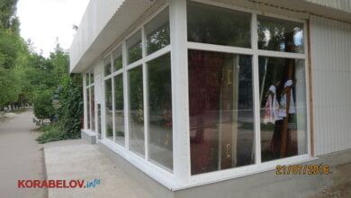 "Кажется, весь мир сошел с ума... Сделайте что-то!" - жители Корабельного возмущены "погребальным магазином" напротив детсада | Корабелов.ИНФО image 2