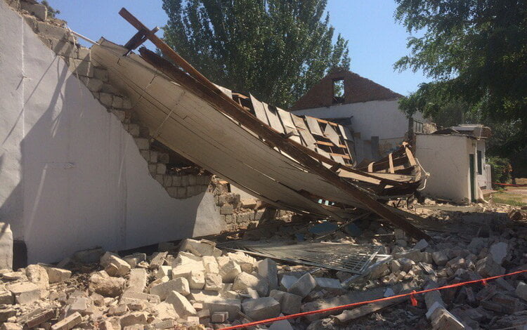 Через 3 часа после визита комиссии в вечернюю школу в Корабельном районе рухнула стена спортзала (ВИДЕО) | Корабелов.ИНФО image 1