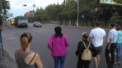 Активисты в течение 3-х часов блокировали проезд грузовиков по Широкобальскому мосту (ВИДЕО) | Корабелов.ИНФО image 1