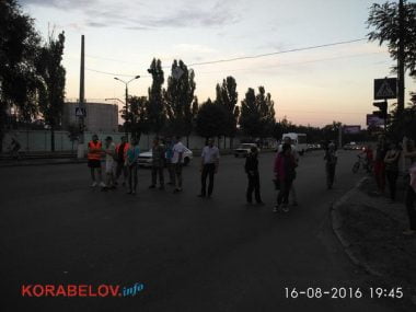 Активисты в течение 3-х часов блокировали проезд грузовиков по Широкобальскому мосту (ВИДЕО) | Корабелов.ИНФО image 3