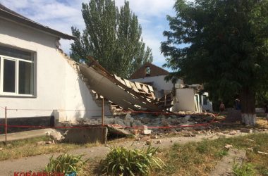 Через 3 часа после визита комиссии в вечернюю школу в Корабельном районе рухнула стена спортзала (ВИДЕО) | Корабелов.ИНФО image 2
