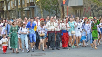 Тысячи николаевцев прошлись «вышитым» маршем в честь Дня Независимости (ВИДЕО) | Корабелов.ИНФО