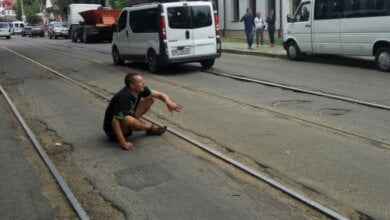 В центре Николаева водитель маршрутки "под кайфом" разнес 5 автомобилей (Видео) | Корабелов.ИНФО