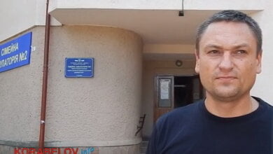 "Такого еще не было!" Житель Корабельного вызвал полицию, чтобы не дать врачу выйти из семейной амбулатории (ВИДЕО) | Корабелов.ИНФО