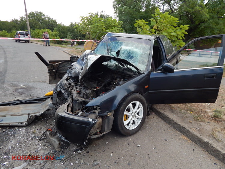 Вылетев на "встречку", Хонда протаранила микроавтобус. Этому предшествовал пьяный дебош в баре в Корабельном районе (ВИДЕО) | Корабелов.ИНФО image 3