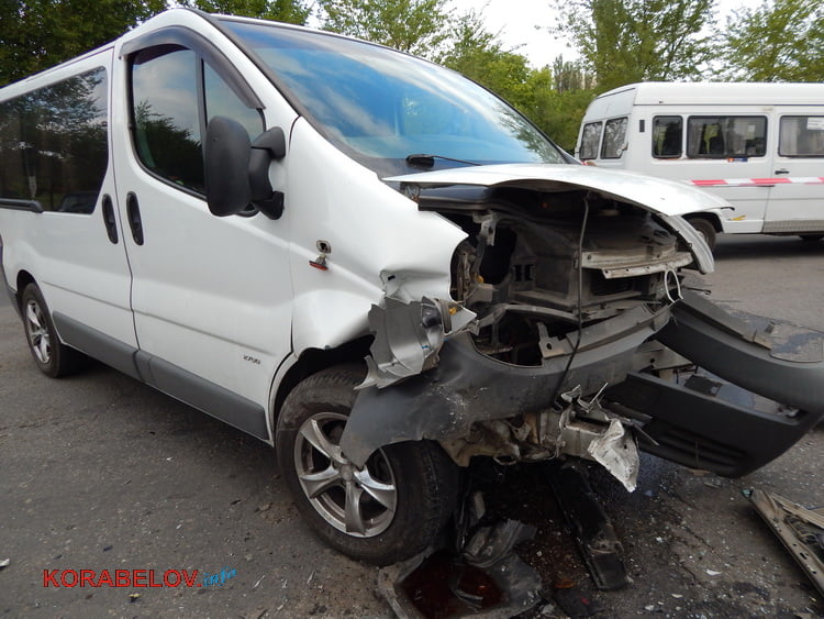 Вылетев на "встречку", Хонда протаранила микроавтобус. Этому предшествовал пьяный дебош в баре в Корабельном районе (ВИДЕО) | Корабелов.ИНФО image 4