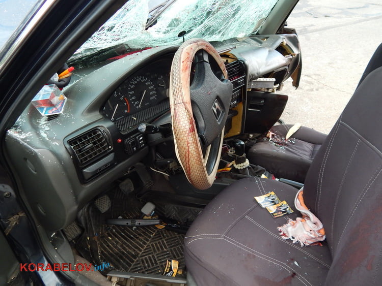 Вылетев на "встречку", Хонда протаранила микроавтобус. Этому предшествовал пьяный дебош в баре в Корабельном районе (ВИДЕО) | Корабелов.ИНФО image 5