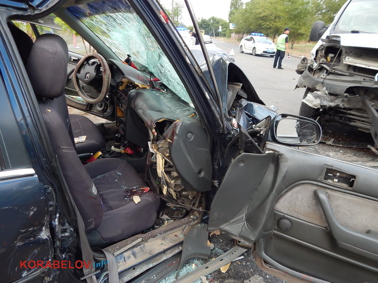 Вылетев на "встречку", Хонда протаранила микроавтобус. Этому предшествовал пьяный дебош в баре в Корабельном районе (ВИДЕО) | Корабелов.ИНФО image 7