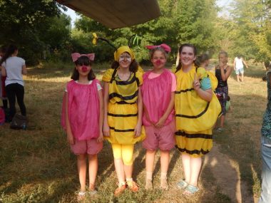 Мешканці Кульбакіно із задоволенням приймали виступаючих артистів, а також самі могли брати участь у святковій програмі | Корабелов.ИНФО image 3