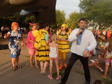 Мешканці Кульбакіно із задоволенням приймали виступаючих артистів, а також самі могли брати участь у святковій програмі | Корабелов.ИНФО image 6