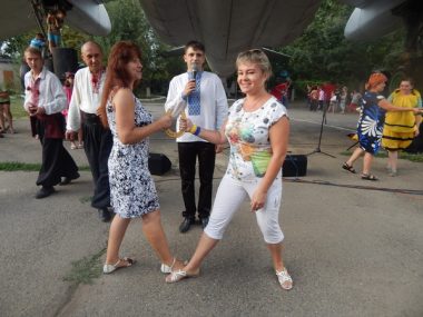 Мешканці Кульбакіно із задоволенням приймали виступаючих артистів, а також самі могли брати участь у святковій програмі | Корабелов.ИНФО image 12