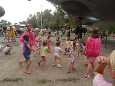 Мешканці Кульбакіно із задоволенням приймали виступаючих артистів, а також самі могли брати участь у святковій програмі | Корабелов.ИНФО image 16