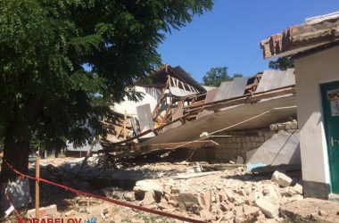 Через 3 часа после визита комиссии в вечернюю школу в Корабельном районе рухнула стена спортзала (ВИДЕО) | Корабелов.ИНФО image 6