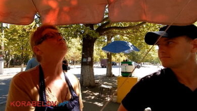 Продавцы кваса на улицах Корабельного работают без санитарных книжек. Патрульные обещали проверить остальных (ВИДЕО) | Корабелов.ИНФО