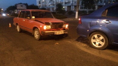 ДТП возле здания администрации Корабельного района: водитель ВАЗ-2105 свою вину не отрицает | Корабелов.ИНФО image 1