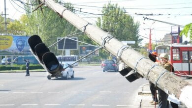 Центр Николаева застыл в пробке - рухнул столб с электропроводами | Корабелов.ИНФО