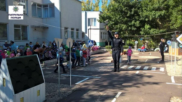 Патрульні завітали до дітей в Корабельному районі | Корабелов.ИНФО image 1